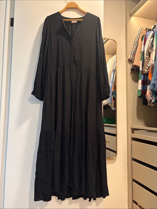 Aritzia Dresses & Skirts - Aritzia Black Long-Sleeve Tiered Maxi Dress